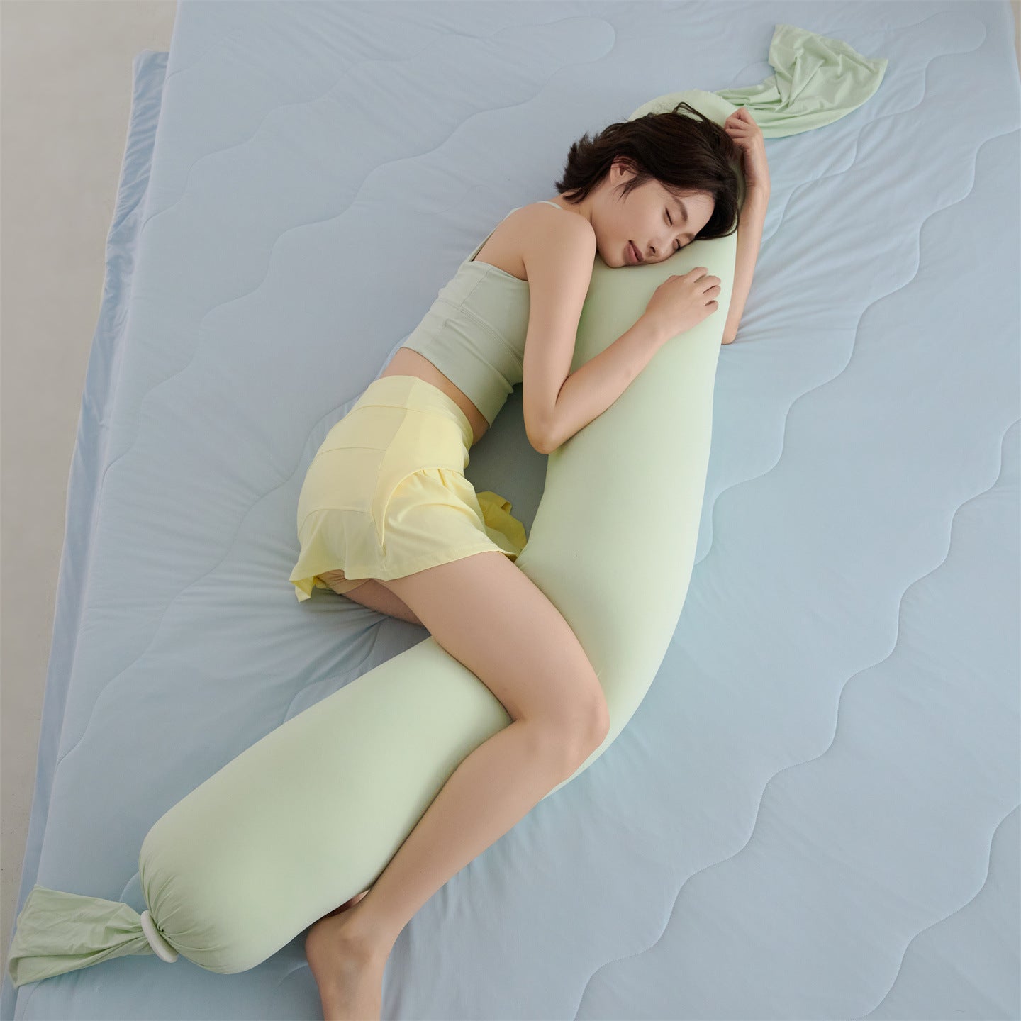 The Perfect Companion for Expecting Moms: Multi-functional Skin-friendly Side-sleeping Maternity Pillow